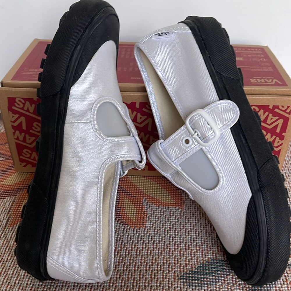 Vans WMNS Style 93
Coated Canvas True White
VN0A3XTJW00
Sneakers - Picture 11 of 16